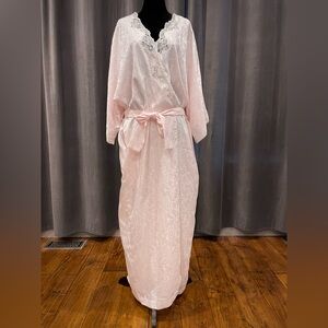 Vintage pink Chantilly kimono robe